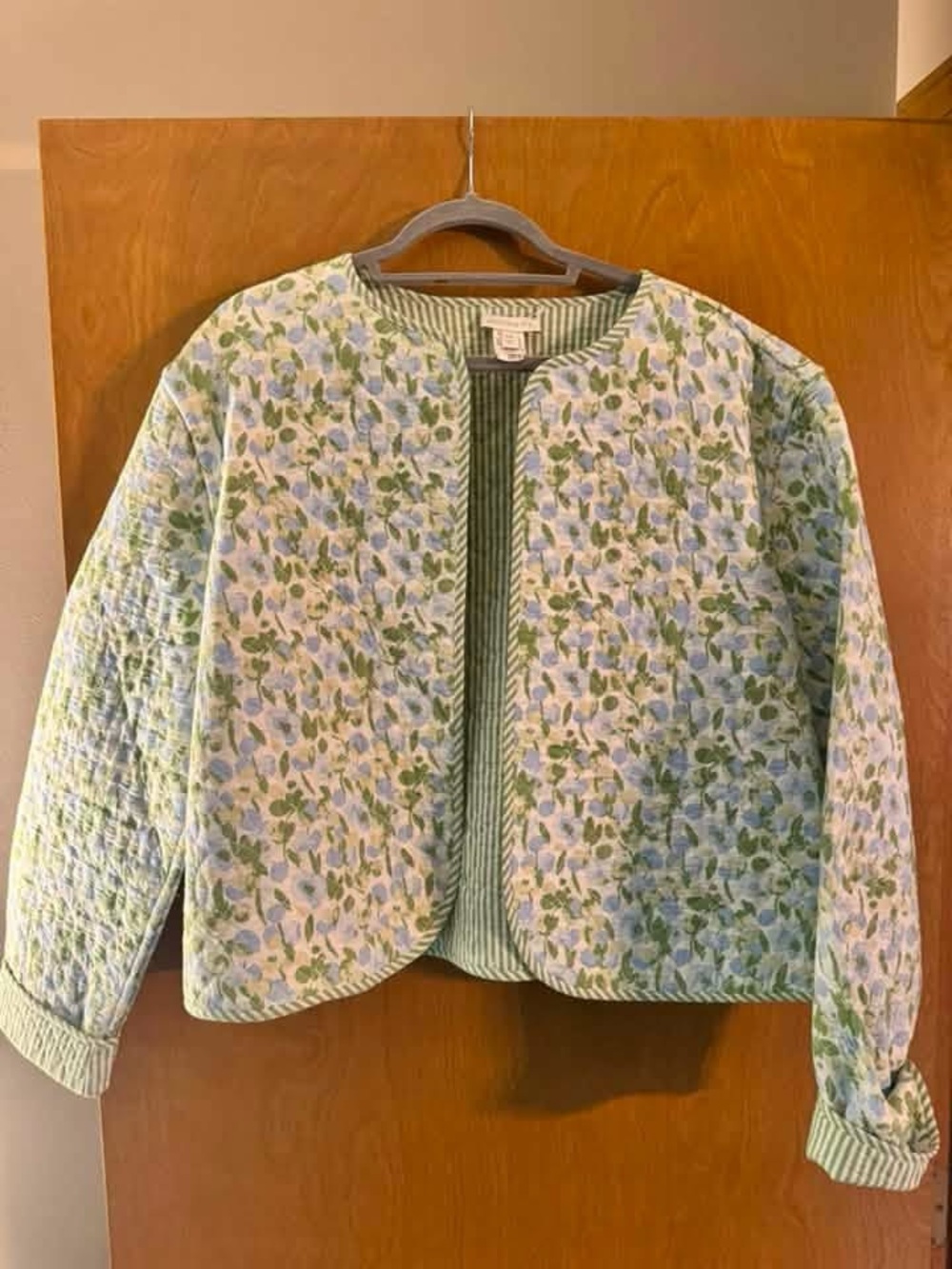 crown & ivy Quilted Floral Jacket in Green and Blue